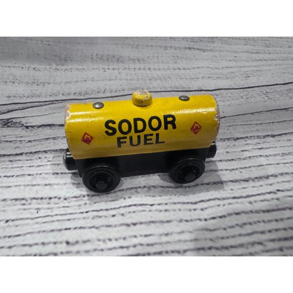 Thomas & Friends Wooden Railway Sodor Fuel Car - Picture 1 of 4